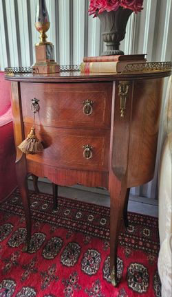 Vintage French Louis XVI style End Table w/ Marquetry inlay