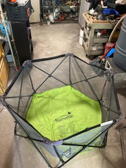 Collapsible playpen