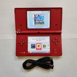 Nintendo DSi w/ Charging Cable & 32GB SD Card