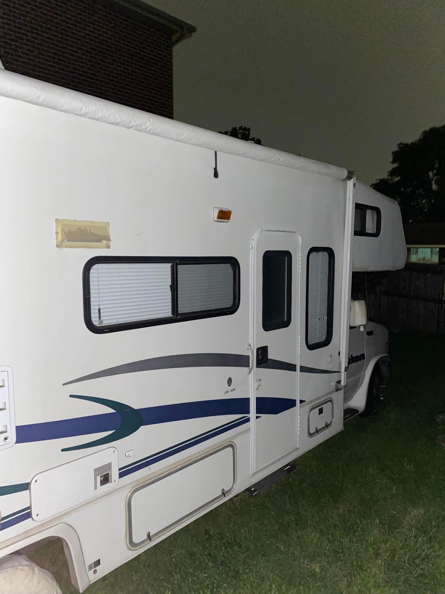 2001 Ford 450 V10 Leprechaun