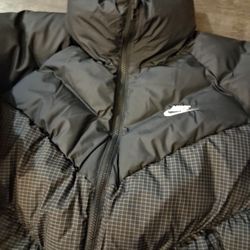 NIKE PUFFY COAT BLACK/GREY 