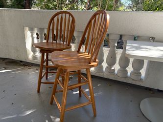 Set of 2 Windsor Wood Bar Stools