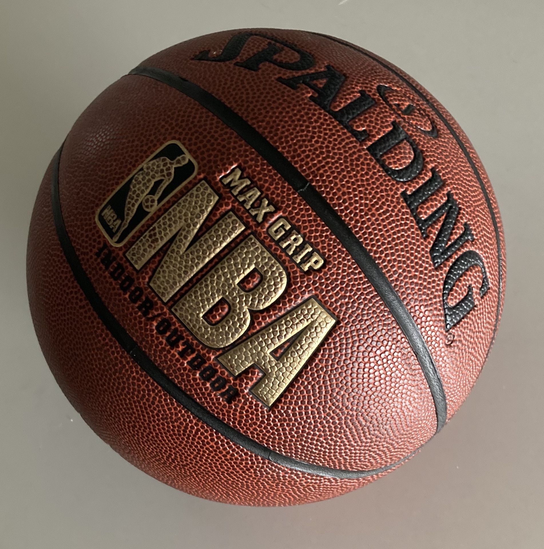 Spalding max grip indoor/outdoor basketball