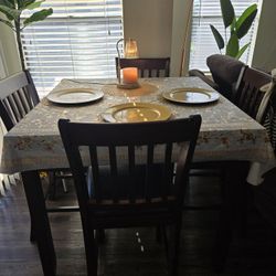 4 Chair Table, no Scratches 