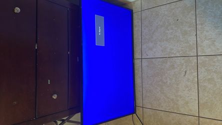 Flat Screen TV with Stand 32in