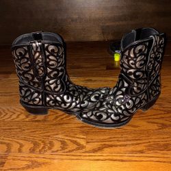 Arita boots for women