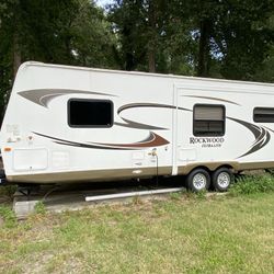 2012 Rockwood by Forest River Ultra Lite Series M-2604 FIXER UPPER SPECIAL 