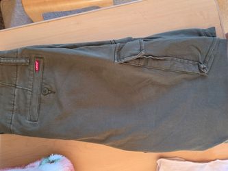 Levis Cargo pants 32 x 30