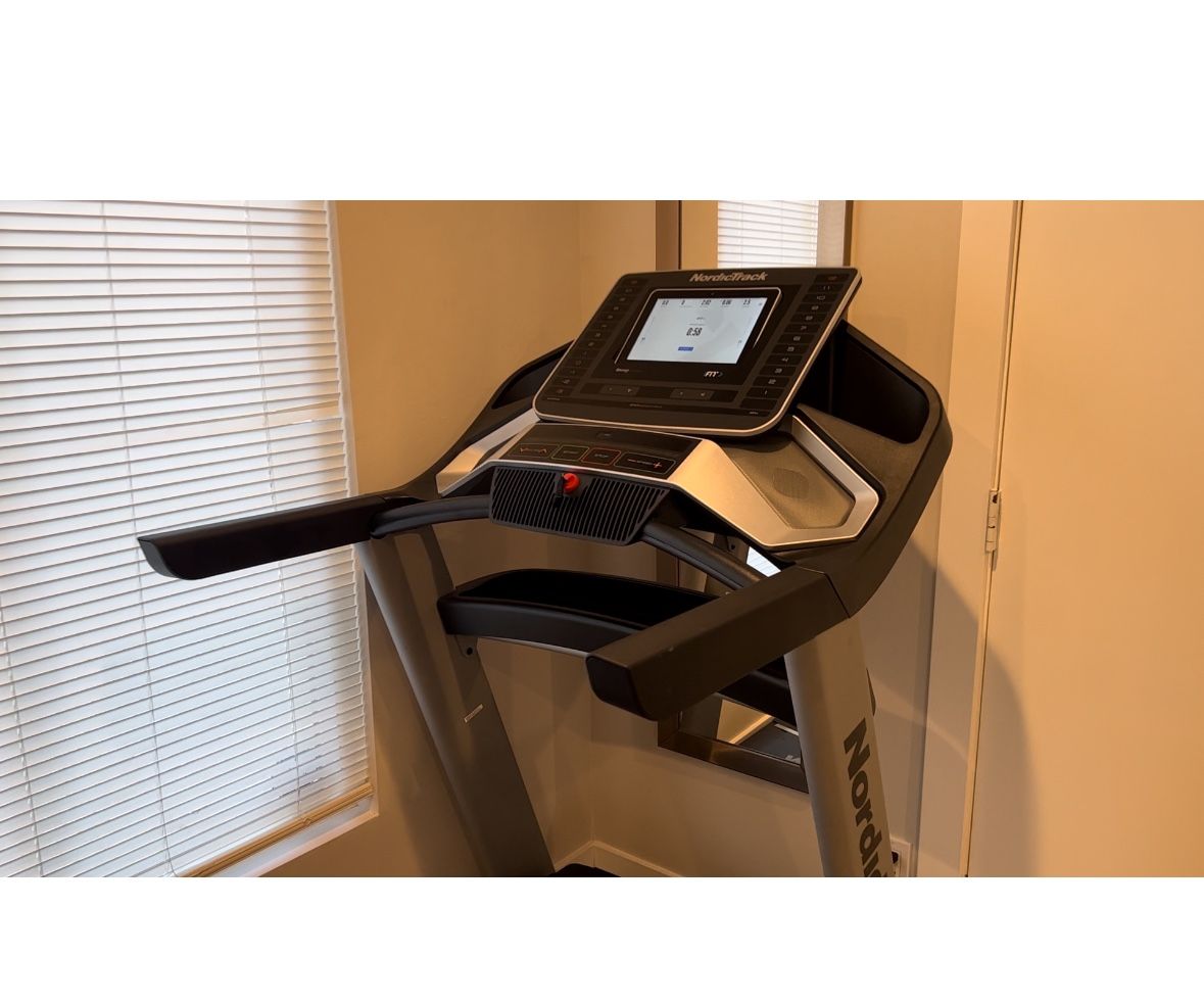 NORDIC TRACK EXP 10i TREADMILL Sports & Outdoors