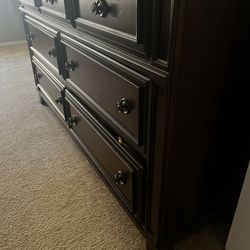 Beautiful Six Drawer Brown Dresser. 