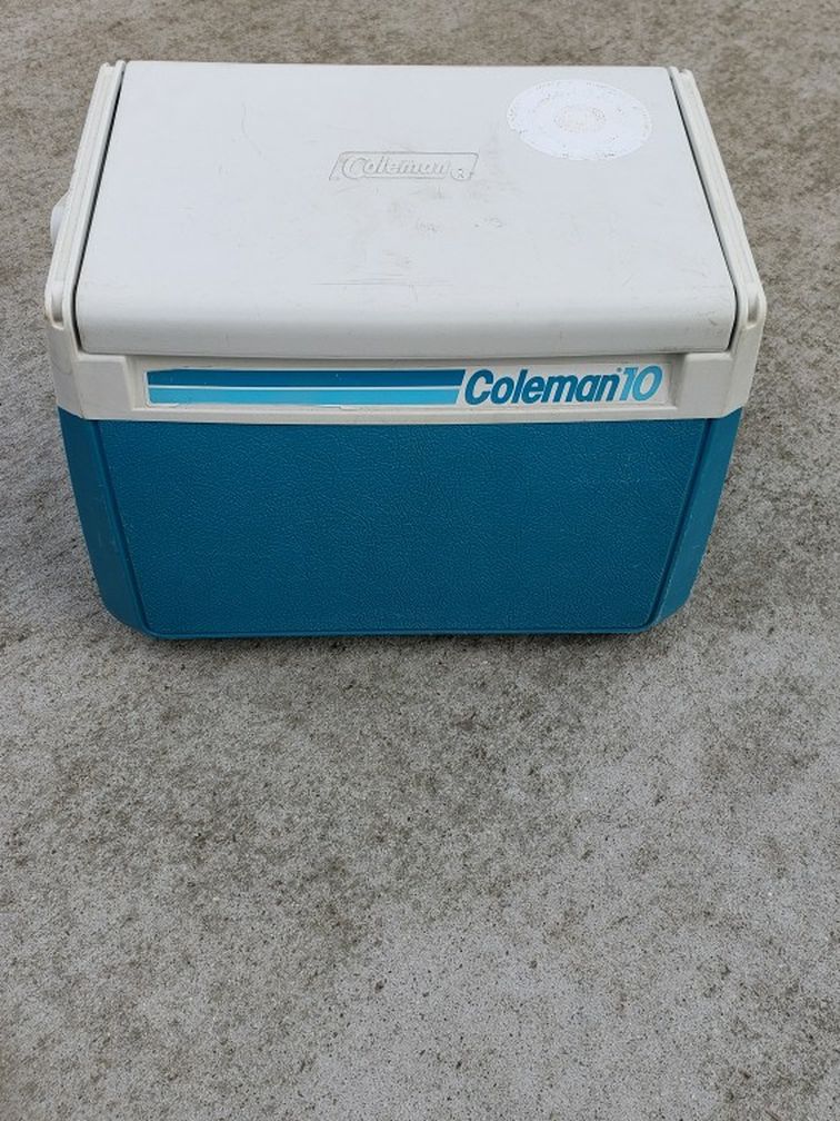 Coleman 10 Lunch Box With Cold Pack!