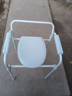 Portable comode