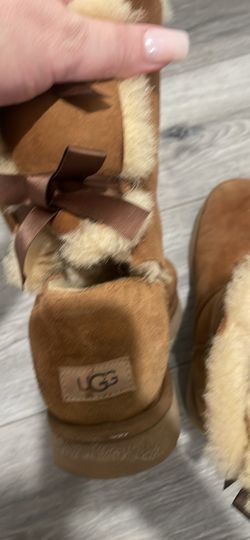Ladies uggs size 9