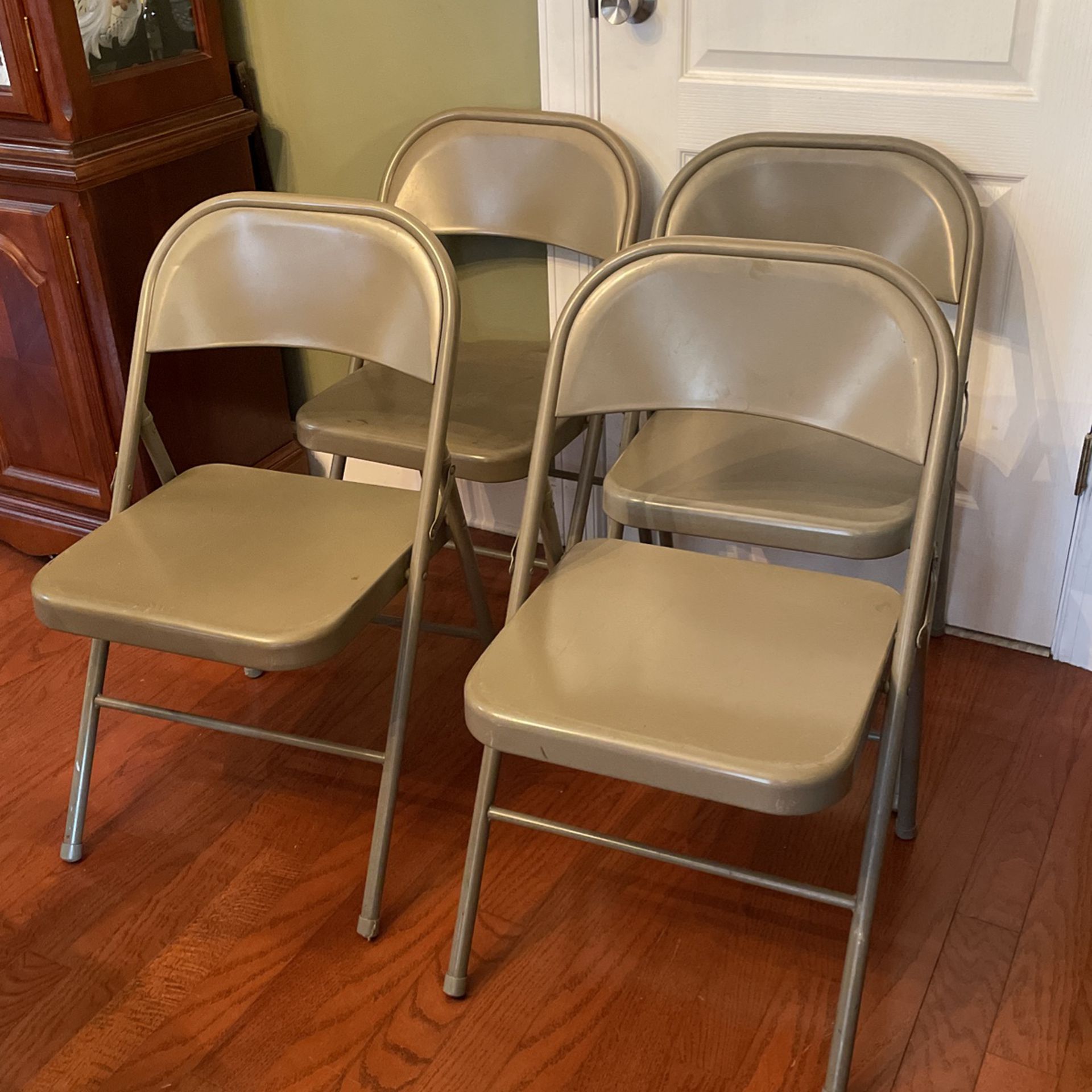 Set Of 4 Metal Folding Chairs. 