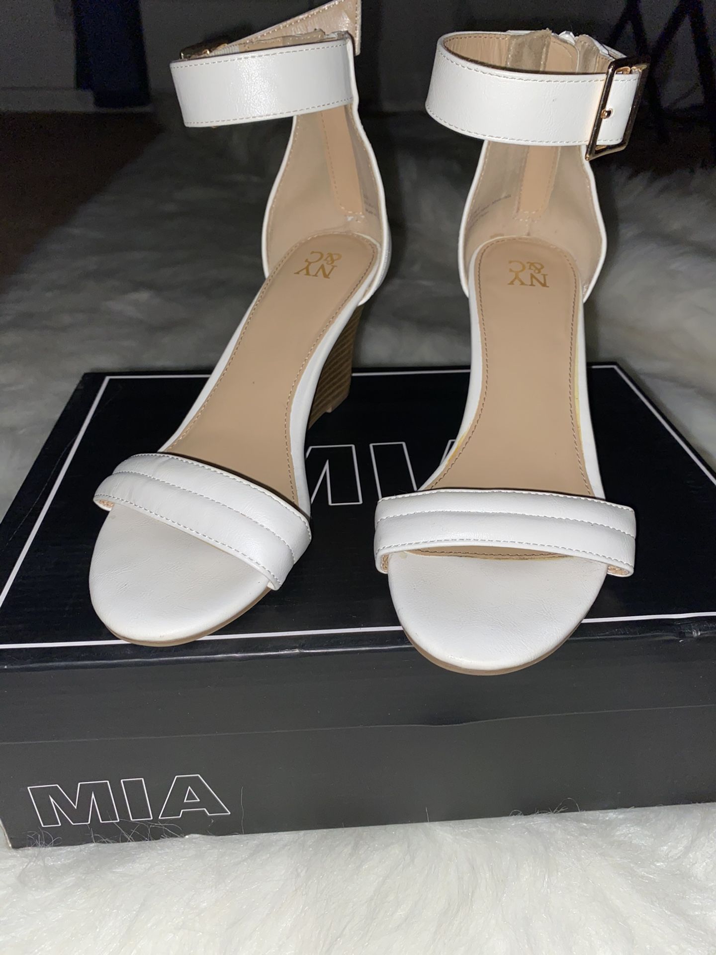 NY&Co. White Wedges