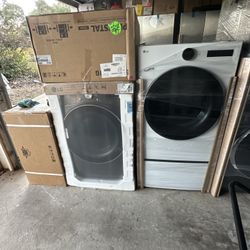LGWasher And Dryer’s Set  $900