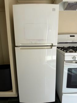 Kenmore Refrigerator & Freezer - Works Great - Pickup ASAP