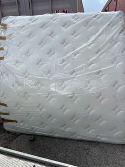 White Pillow-Top Mattress