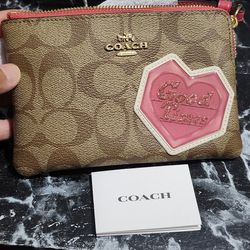 Coach corner zip wristlet In signature canvas with disco patches new