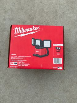 Milwaukee M-18 Rover Dual Power Triple Panel Flood Light- 2368-20. Tool Only