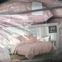 King Size Comforter Set.10 https://offerup.com/redirect/?o=UGllY2VzLm5ldw==.includes Sheets.$80 Or Best Reasonable Offer 