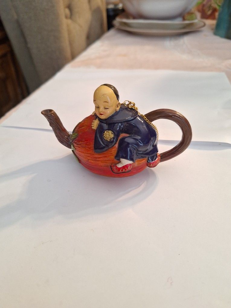 Vintage Sarna Nini Chinese Figurine