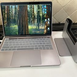 13” MacBook Pro Touchbar 2019 w/ Henge Docks Docking Station. Trades For Sony Cameras & Lenses ONLY!