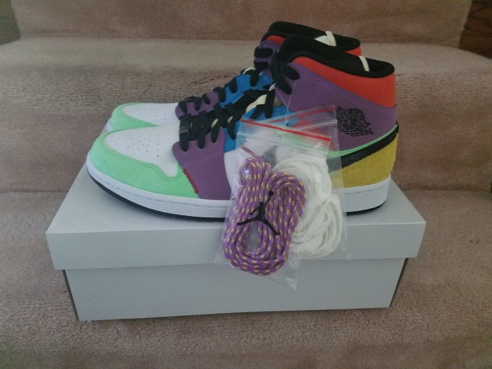 Size 12 Woman Size 10.5 Men Jordan 1 Mid-se