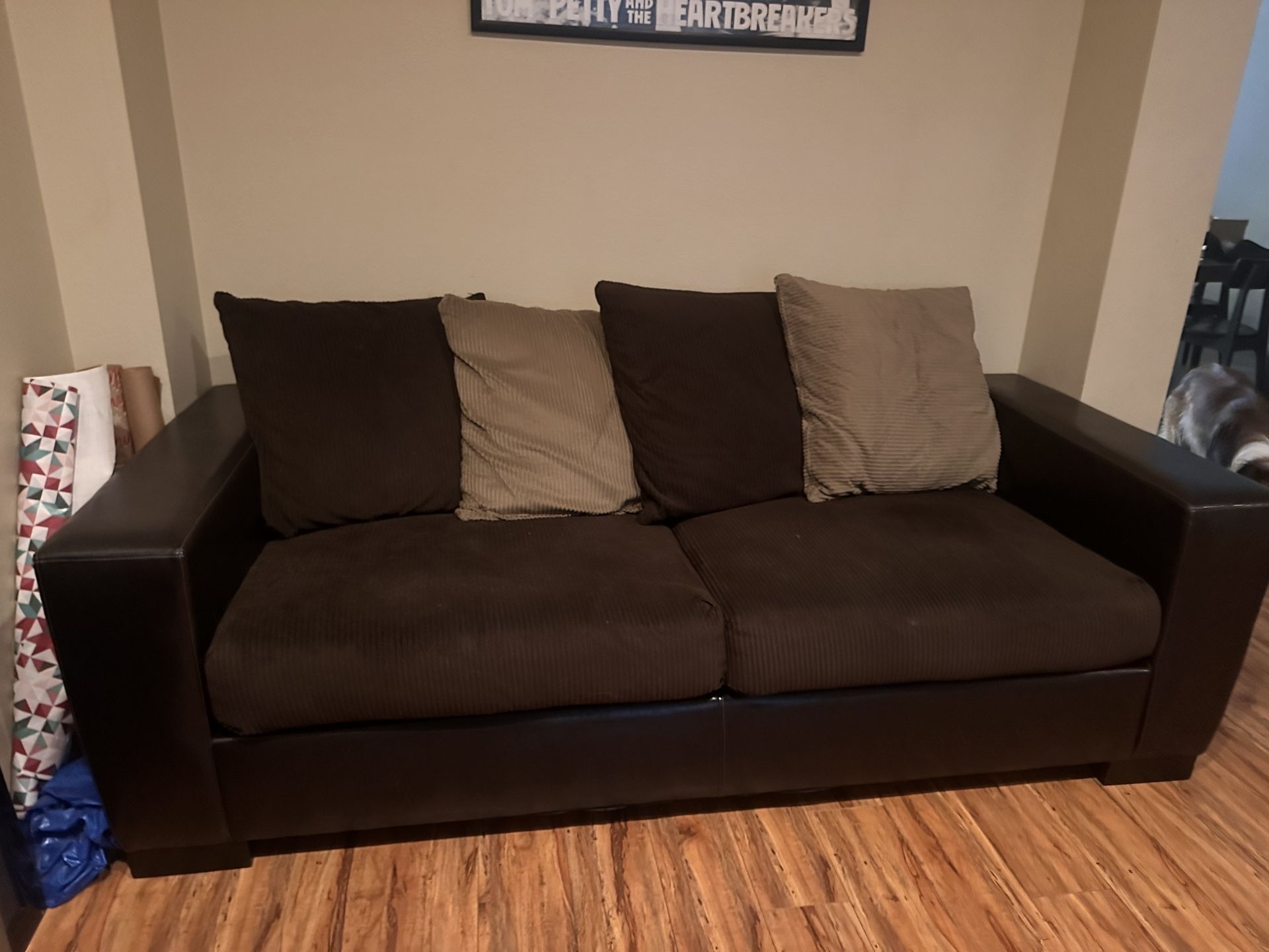 Couch/sofa Furniture