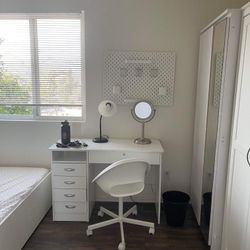 MOVE OUT SALE (desk, chair) 