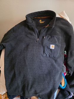 Carhartt sweater L relaxed fit asking 5 dollars
