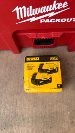 Dewalt Lithium Lon 20v max 4 .0 ah two batteries (NEW)