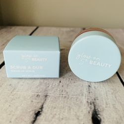 Glow On 5th Beauty Scrub A Dub Sugar Lip Scrub Strawberry Net Wt 4g/0.14OZ