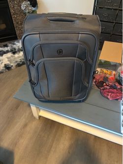 Luggage Swiss-Gear Carry On Like New