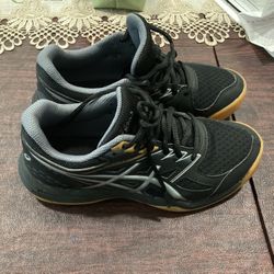 ASICS Volleyball Shoes  Size 3.5