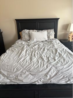 Pottery Barn full/queen  comforter and sham set