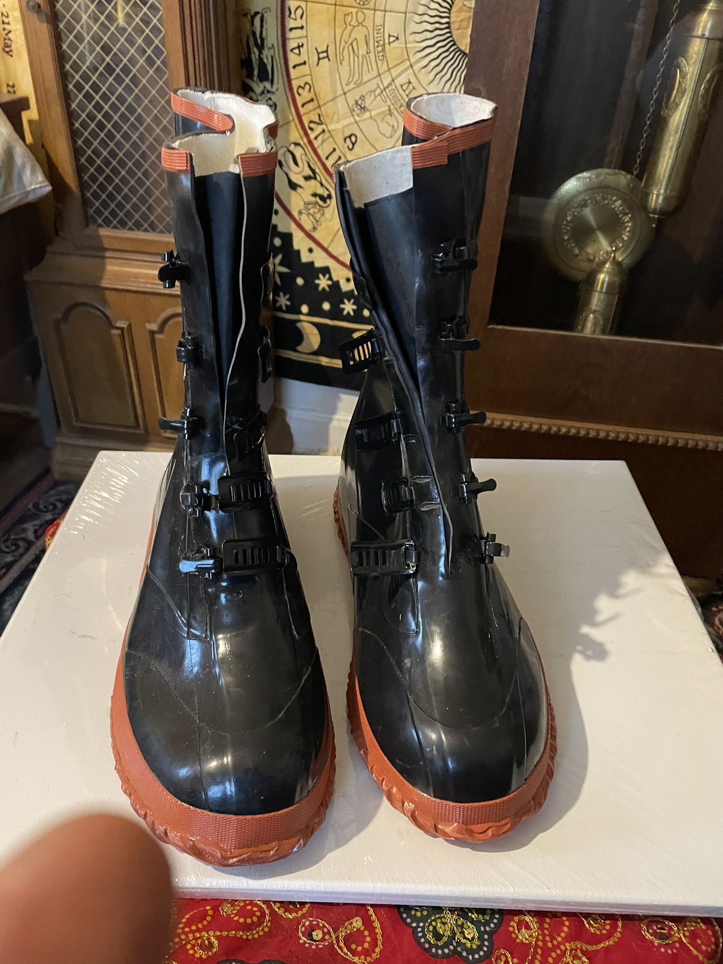 - [ ] Repel Footwear Boots Size12