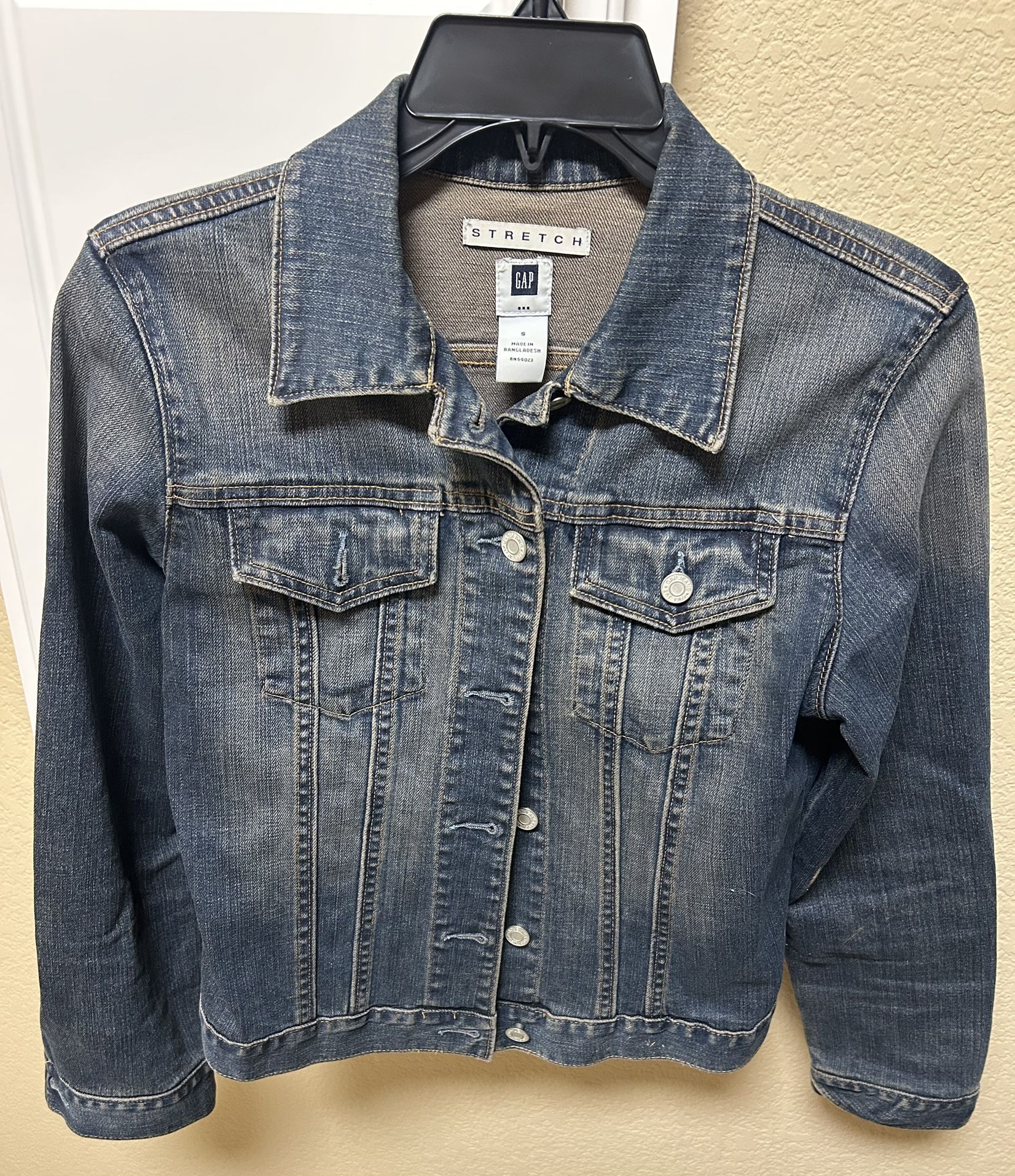 GAP Stretch Denim Jacket Size Small - Like New! 