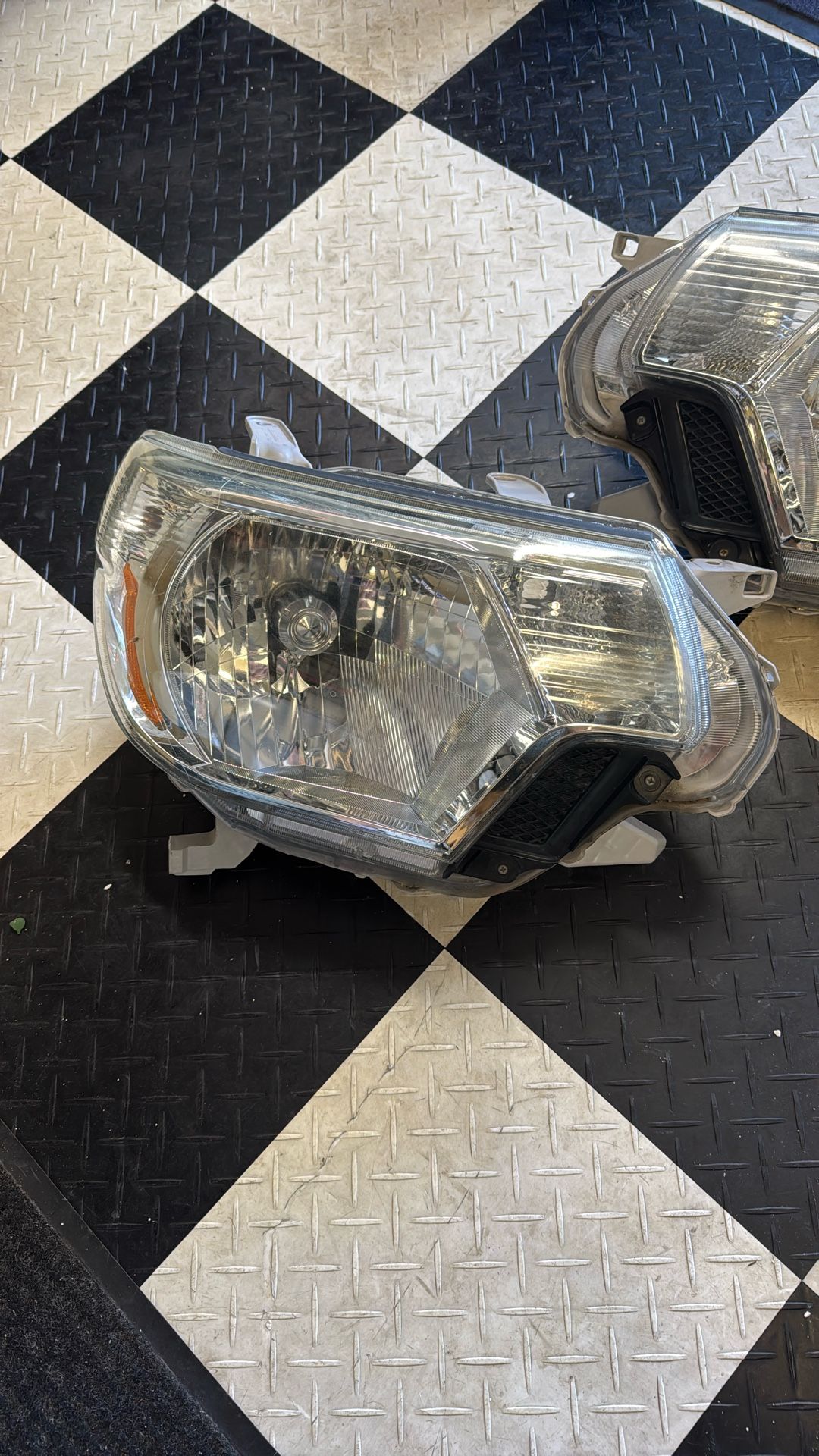 2013-2015 Toyota Tacoma Headlights 