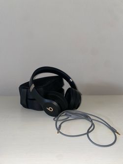 Beats Solo 4 Wireless Headphones – Black – Case & Audio Cable