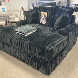 Black Cozy Sofa 🖤🙌🏼 $1,299