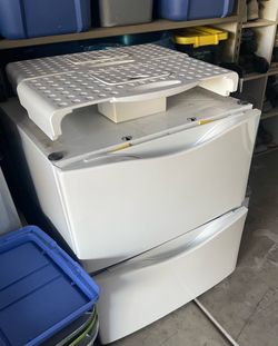 White LG Washer & Dryer Pedestals