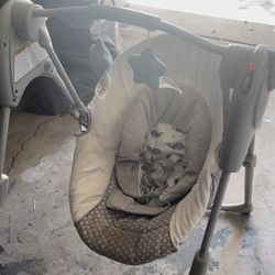 Graco Slim Spaces Compact Baby Swing 