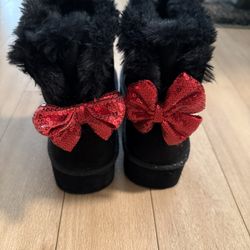Brand New Size 7 Minnie Mouse Boots 