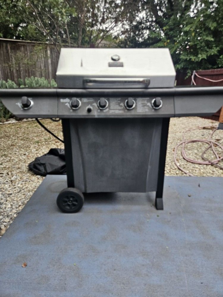 Charbroil Grill With Cover And Propane Tank!