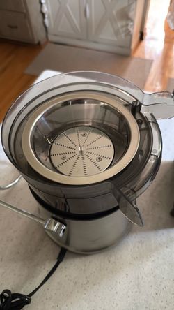 Juicer or veg machine