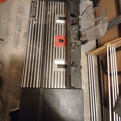Router table with Makita router