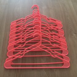 12 Plastic Hangers in Coral
