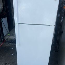 Top Freezer Refrigerator 
