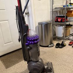 Dyson Ball , upright Vacuum 